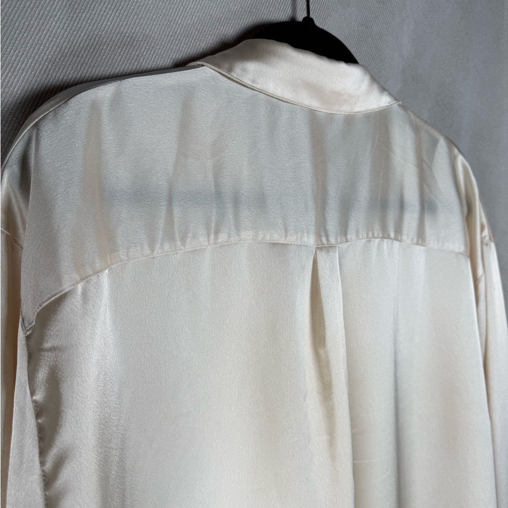 Missguided Satin Like Mid Fit Button Up Blouse with Collar - Size 4 in Cream - Picture 10 of 10